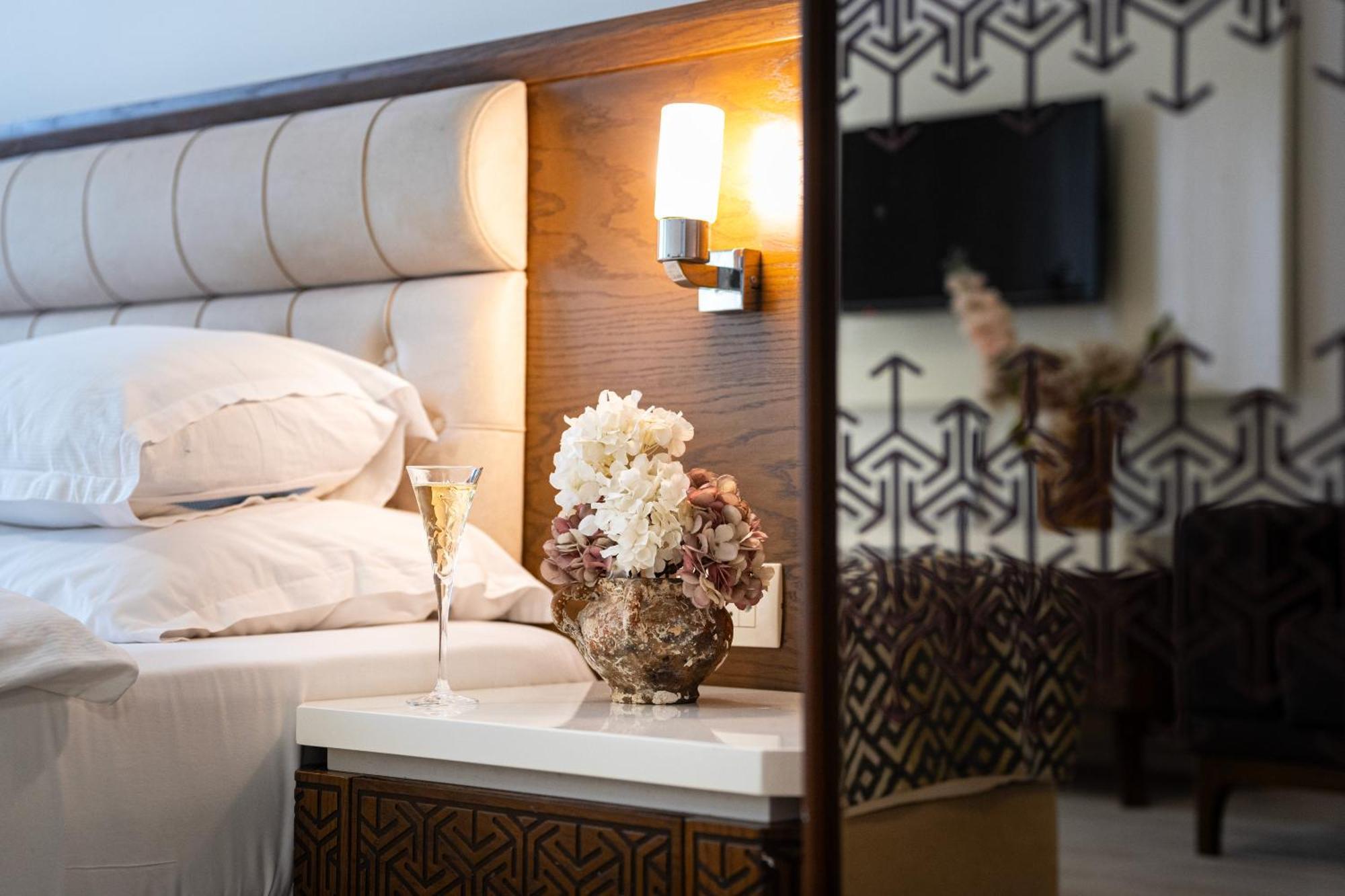 Hotel Adrovic Sveti Stefan Eksteriør billede